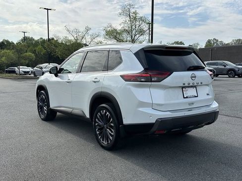 Certified 2025 Nissan Rogue SL w/ Tech Package FWD image 7