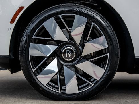 New 2026 Rolls-Royce Cullinan image 14