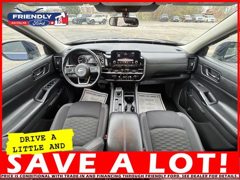 Used 2024 Nissan Pathfinder SV image 21