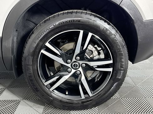 Used 2025 Volvo XC40 B5 Core image 36