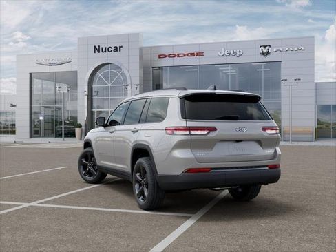 New 2026 Jeep Grand Cherokee L Limited w/ Limited Altitude Package AWD/4WD image 4