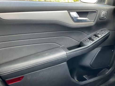 Used 2022 Ford Escape SEL w/ Technology Package image 48