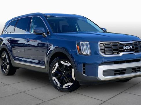 Used 2024 Kia Telluride S FWD image 3