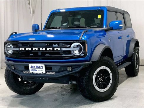 Used 2023 Ford Bronco Outer Banks w/ Sasquatch Package AWD/4WD image 12