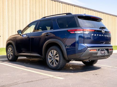 Used 2024 Nissan Pathfinder SV FWD image 7