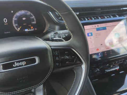 Used 2023 Jeep Grand Cherokee Overland AWD/4WD image 18