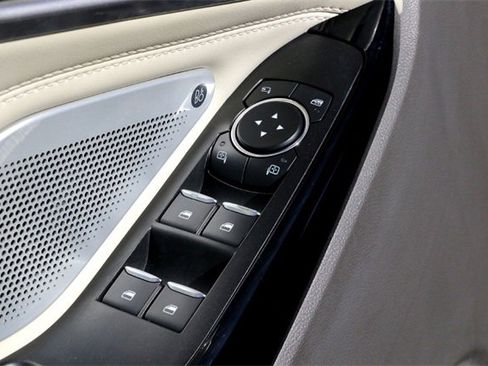 Used 2021 Ford Explorer Platinum w/ Premium Technology Package image 23