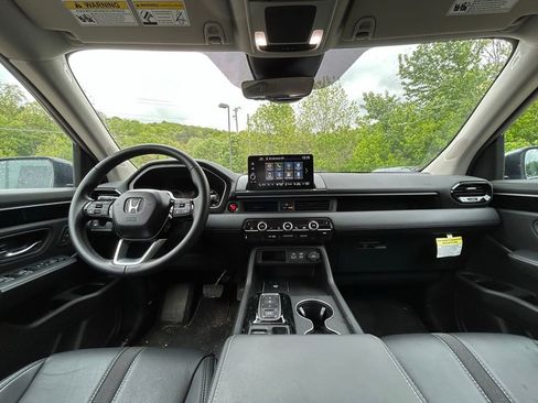 Used 2025 Honda Pilot EX-L image 8
