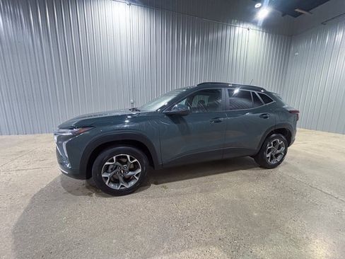Used 2025 Chevrolet Trax LT w/ Driver Confidence Package image 2
