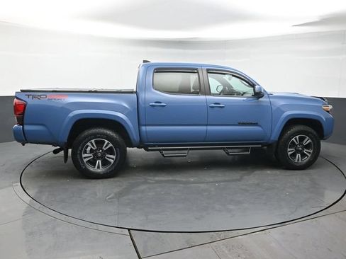 Used 2019 Toyota Tacoma TRD Sport AWD/4WD image 6