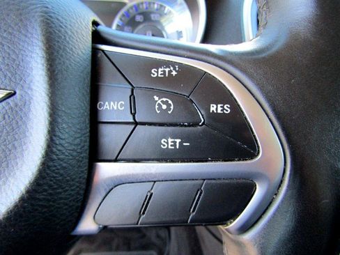 Used 2016 Chrysler 300 C RWD image 16