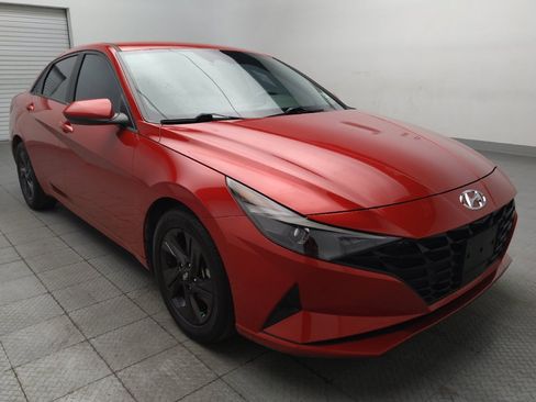 Used 2022 Hyundai Elantra SEL w/ Convenience Package FWD image 13