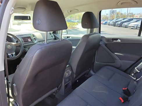 Used 2017 Volkswagen Tiguan Limited w/ Premium Package image 11