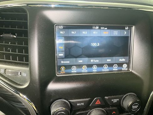 Used 2020 Jeep Grand Cherokee Laredo AWD/4WD image 18
