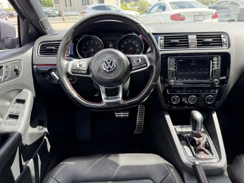 Used 2017 Volkswagen Jetta GLI FWD image 21