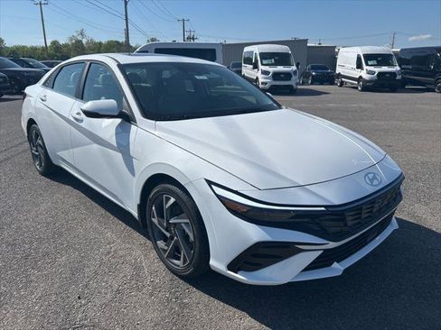 New 2026 Hyundai Elantra Limited FWD image 4