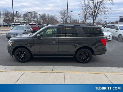 Used 2022 Ford Expedition XLT image 4