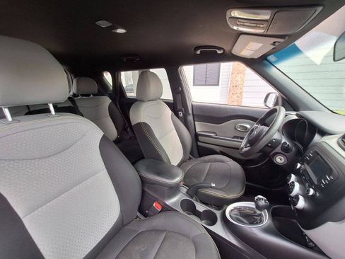 Used 2016 Kia Soul + FWD image 22