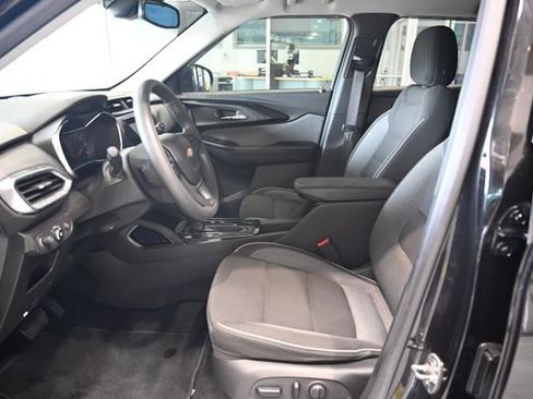 Used 2022 Chevrolet TrailBlazer LT w/ Convenience Package AWD/4WD image 9