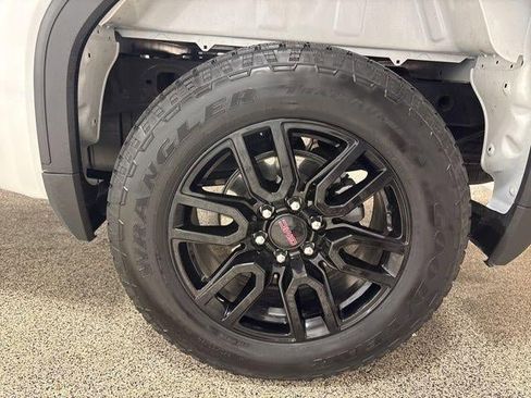 Used 2025 GMC Sierra 1500 Elevation image 33
