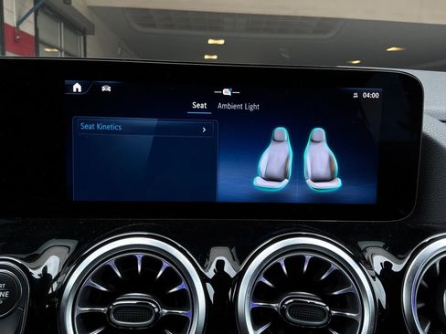 Used 2025 Mercedes-Benz GLA 250 image 35