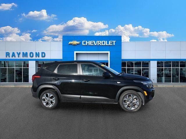 Used 2025 Kia Seltos LX AWD/4WD image 2