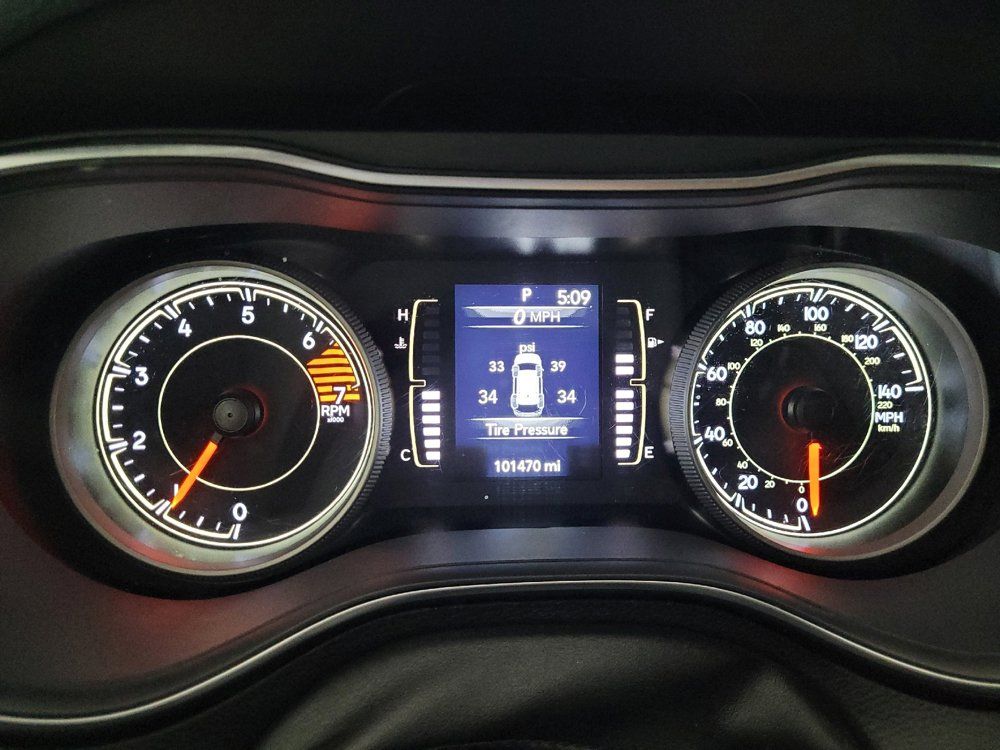 Used 2021 Jeep Cherokee Latitude Plus FWD image 23