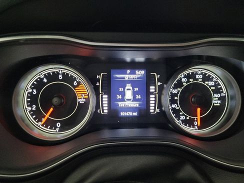 Used 2021 Jeep Cherokee Latitude Plus FWD image 23