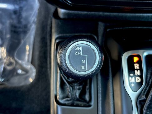 Used 2022 Jeep Wrangler Sport AWD/4WD image 21