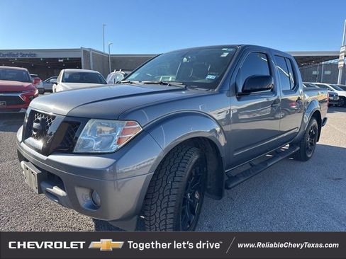Used 2020 Nissan Frontier SV w/ Midnight Edition Floor Mats image 3