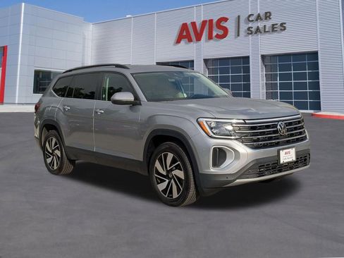 Used 2025 Volkswagen Atlas SE FWD image 3