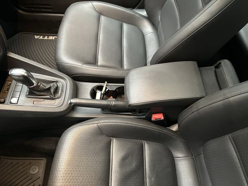 Used 2017 Volkswagen Jetta SE image 36