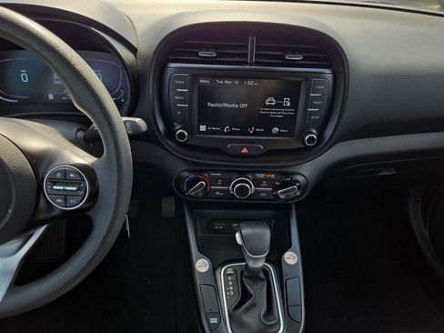 Used 2023 Kia Soul LX image 25