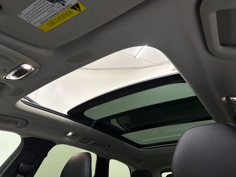 Used 2018 Volvo XC60 T6 Momentum w/ Advanced Package image 22