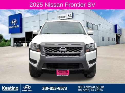 Used 2025 Nissan Frontier SV RWD image 2