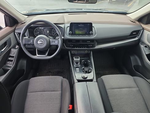 Used 2023 Nissan Rogue SV image 11