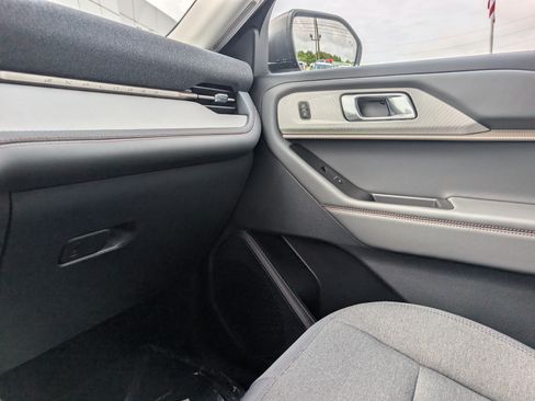 New 2026 Ford Explorer Active RWD image 32
