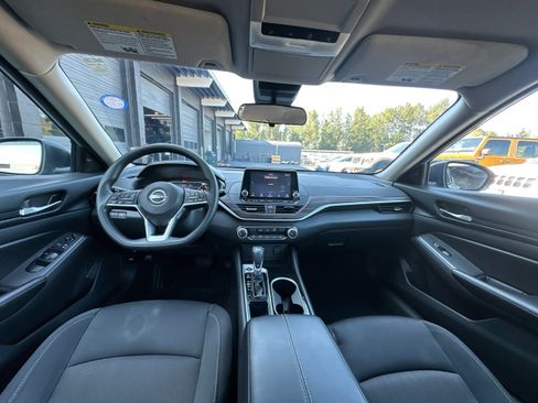 Used 2024 Nissan Altima 2.5 SV FWD image 28