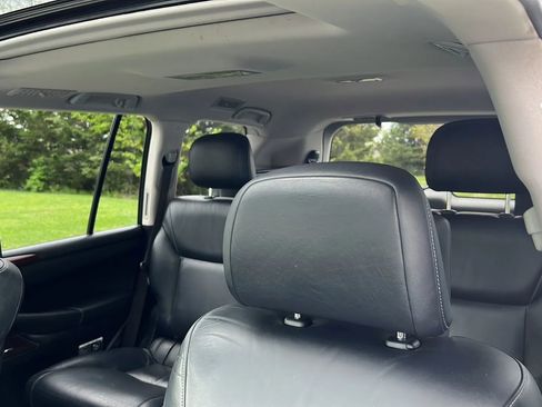 Used 2013 Lexus LX 570 4WD w/ Luxury Pkg image 11