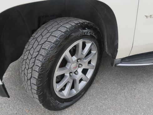 Used 2015 GMC Yukon SLT w/ Open Road Package AWD/4WD image 36