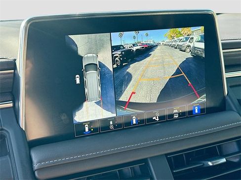 Used 2023 GMC Yukon SLT w/ SLT Premium Package image 13