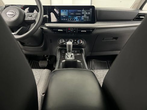 Used 2025 Nissan Kicks SV AWD/4WD image 42