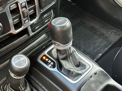 Used 2020 Jeep Gladiator Overland AWD/4WD image 21