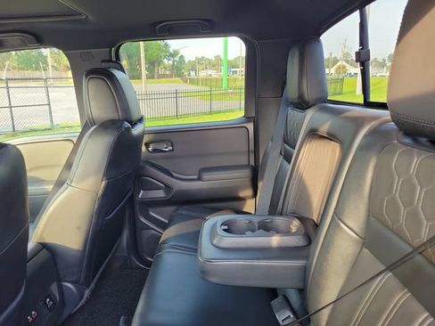 Used 2022 Nissan Frontier PRO-4X w/ Pro-4X Premium Package AWD/4WD image 12