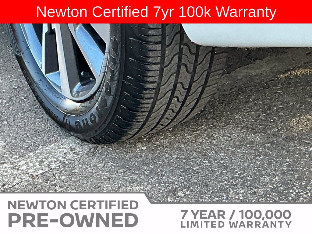 Used 2023 Nissan Versa SV FWD image 40