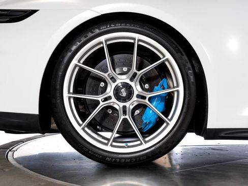 Used 2026 Porsche 911 GT3 RWD image 12