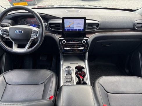 Used 2024 Ford Explorer Limited w/ Equipment Group 301A AWD/4WD image 16