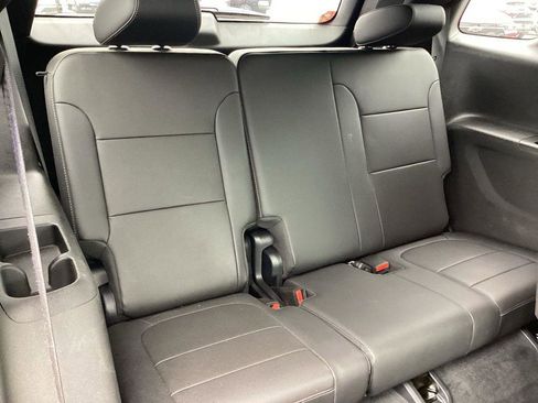 Used 2023 Chevrolet Traverse Premier FWD image 21