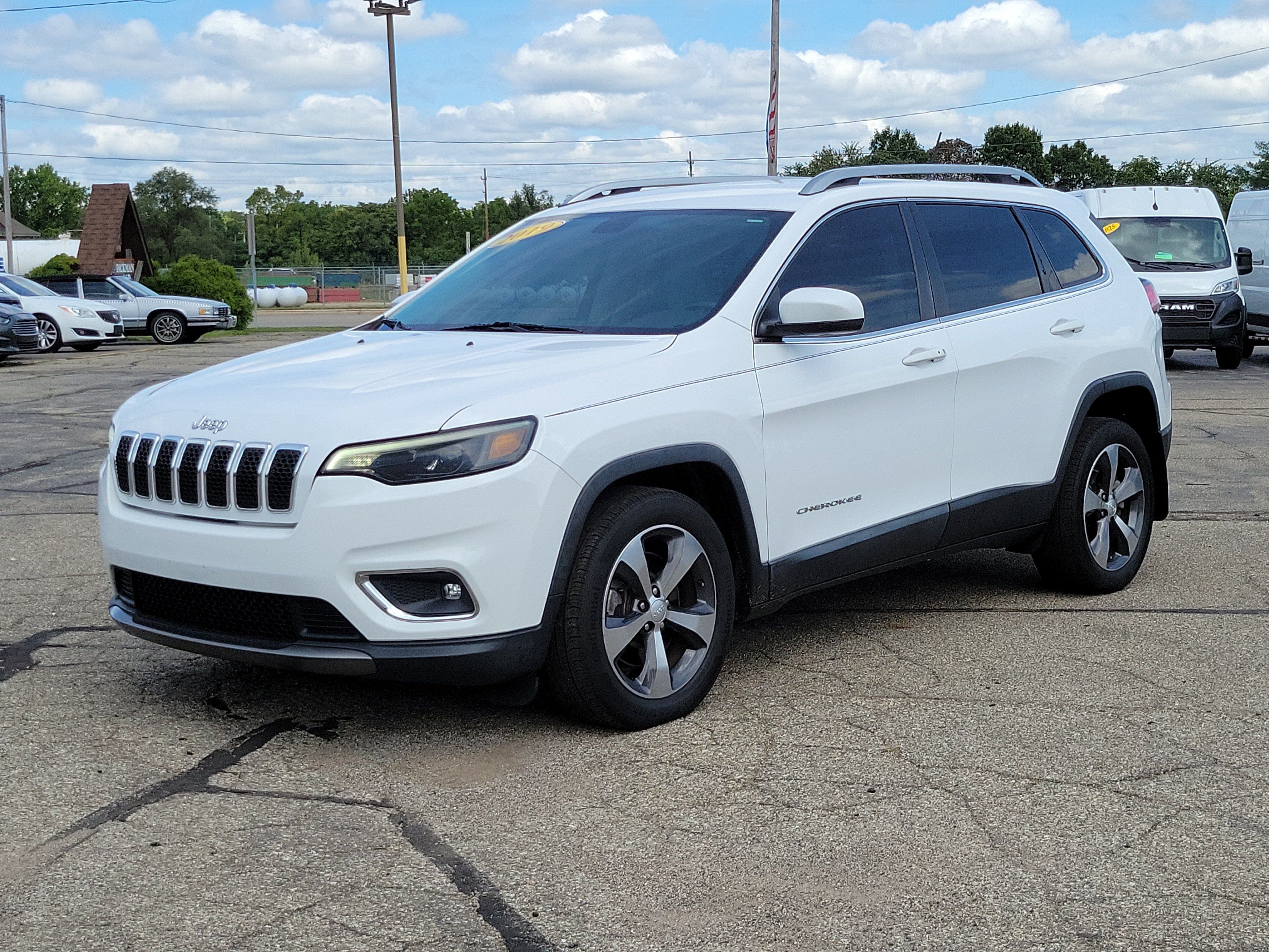 Used 2019 Jeep Cherokee Limited FWD image 2