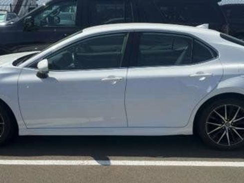 Used 2023 Toyota Camry SE image 8